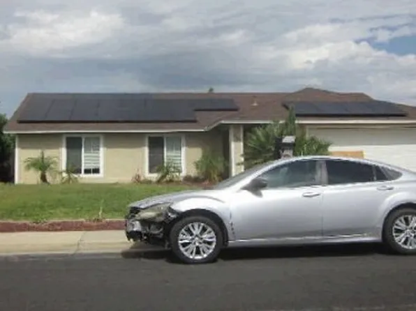 956 Clover Ln, Hanford, CA 93230