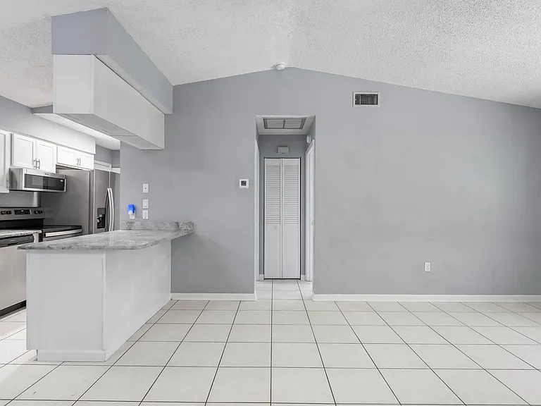 1205 S Flagler Ave — Photo 32