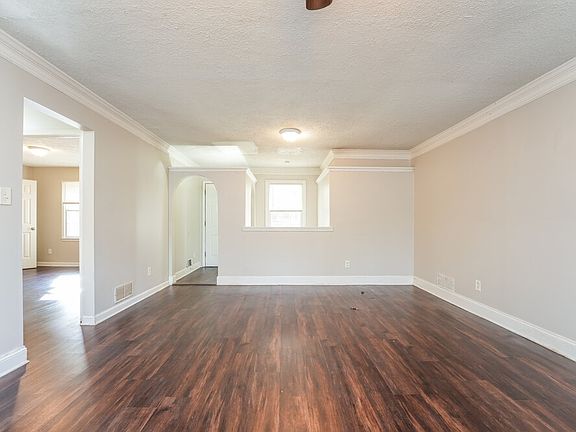4th image of 830 Bridgewater Way SE