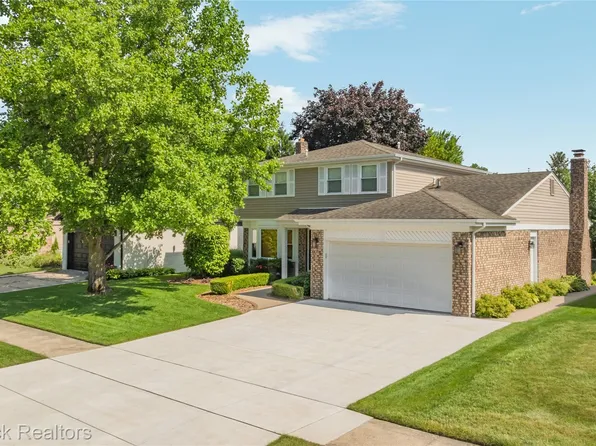 15490 Uthers St, Clinton Township, MI 48038