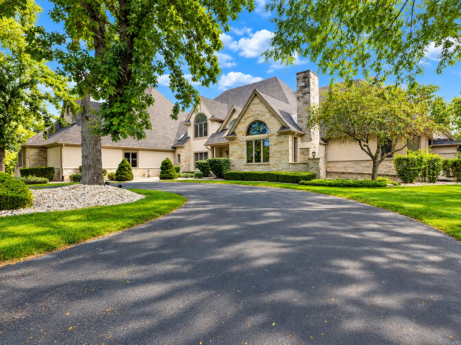 5 bed, 6.5 bath, 8899 sqft, $15,000 — Photo 4