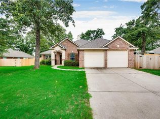 1041 Janet St, Aubrey, TX 76227