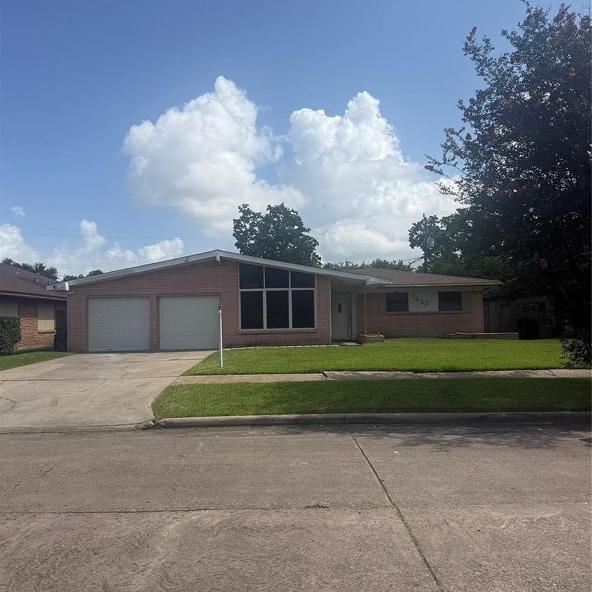 3 bed, 2.0 bath, 1916 sqft, $1,900 — Photo 3