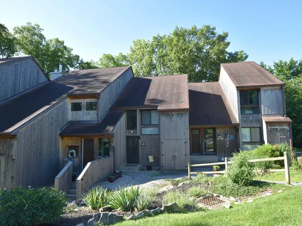 9479 S Pointe Lasalles Dr, Bloomington, IN 47401