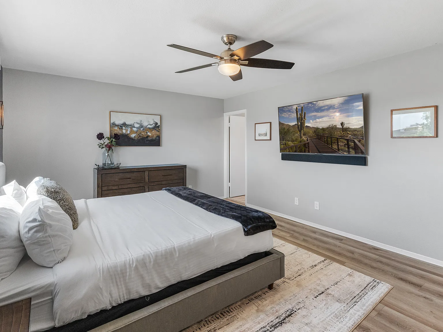 3 bed, 2.5 bath, 1692 sqft, $5,800 — Photo 4