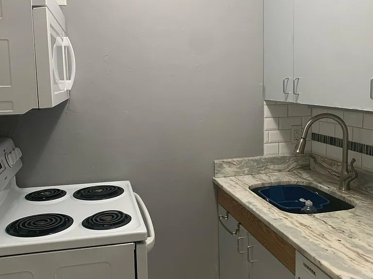 1106 Pine St #1R — Photo 3