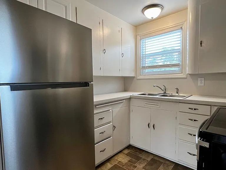 904 & 906 W Tieton Dr — Photo 5