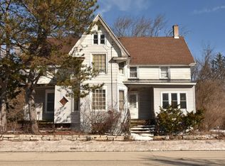 1836 W Mequon Rd, Mequon, WI 53092