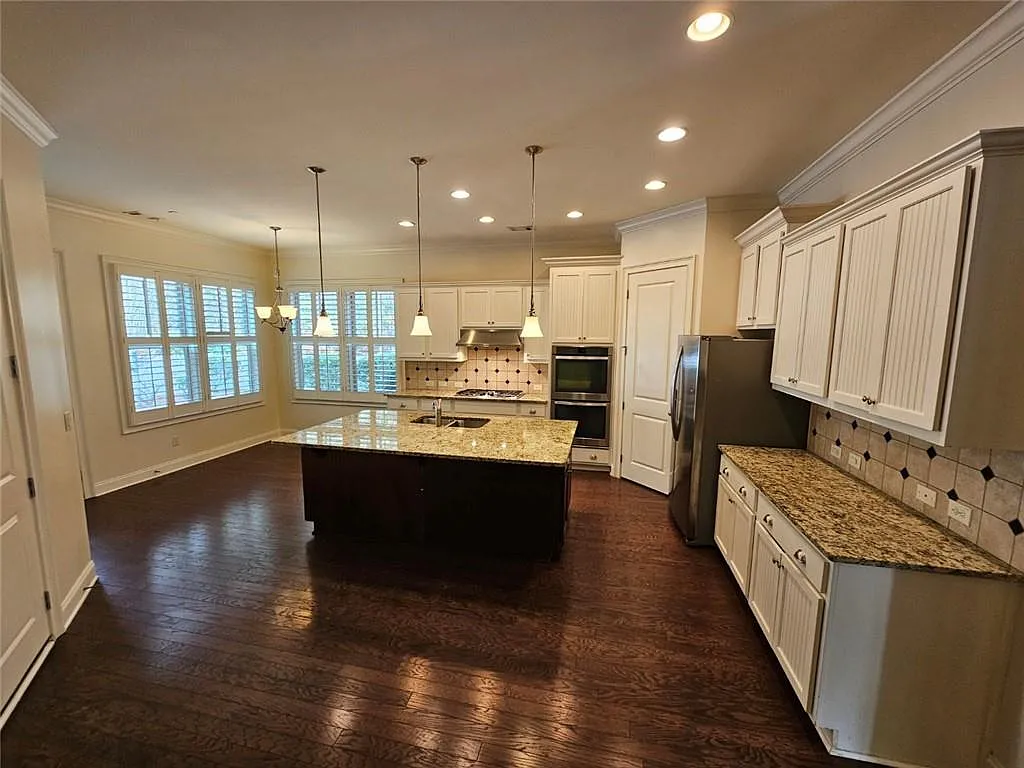 3 bed, 2.5 bath, 2834 sqft, $4,500 — Photo 2