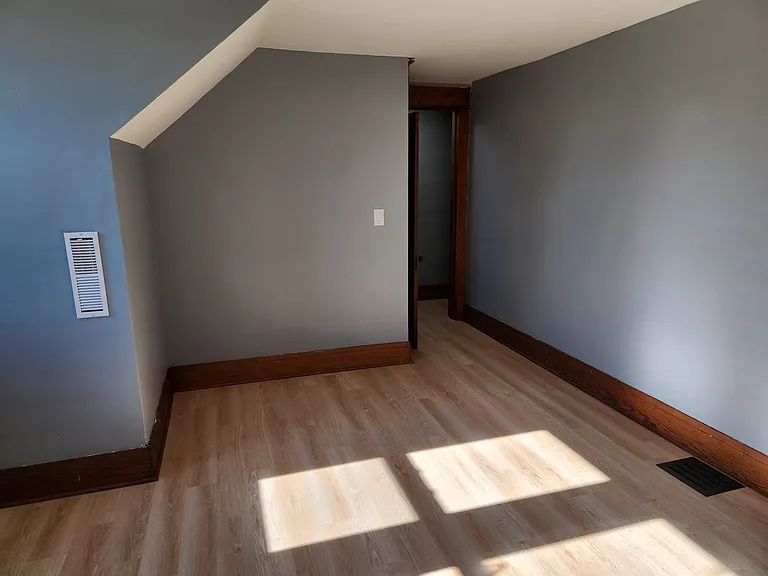 5818 Broadway St #1 — Photo 9