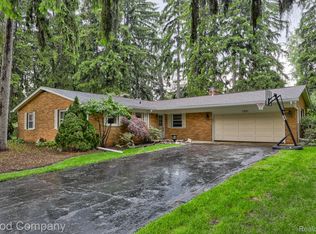 1371 Winchcombe Dr, Bloomfield Hills, MI 48304