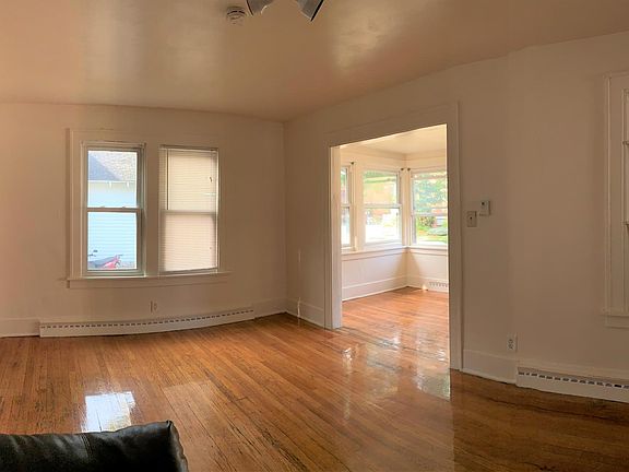 3rd image of 209 Cedar St