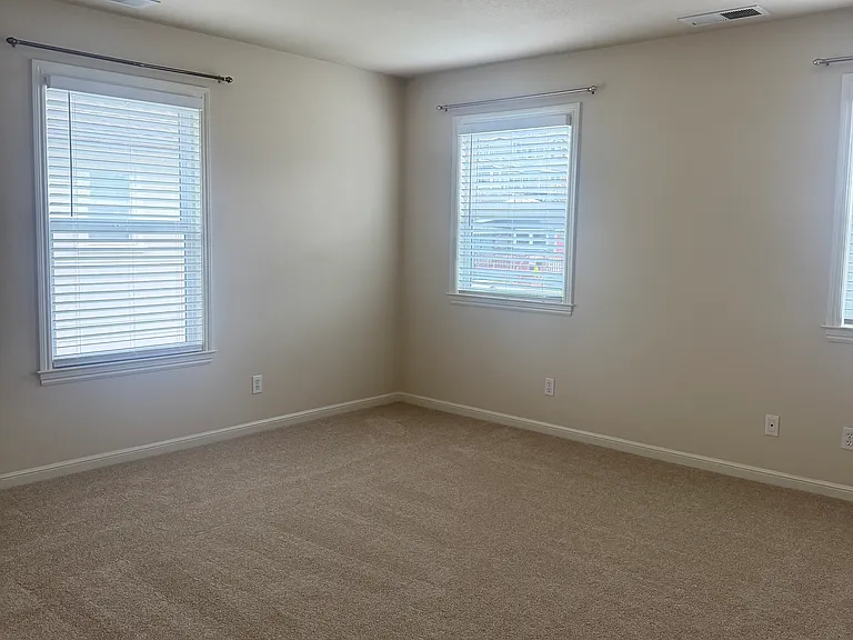 213 Valencia Ave — Photo 27