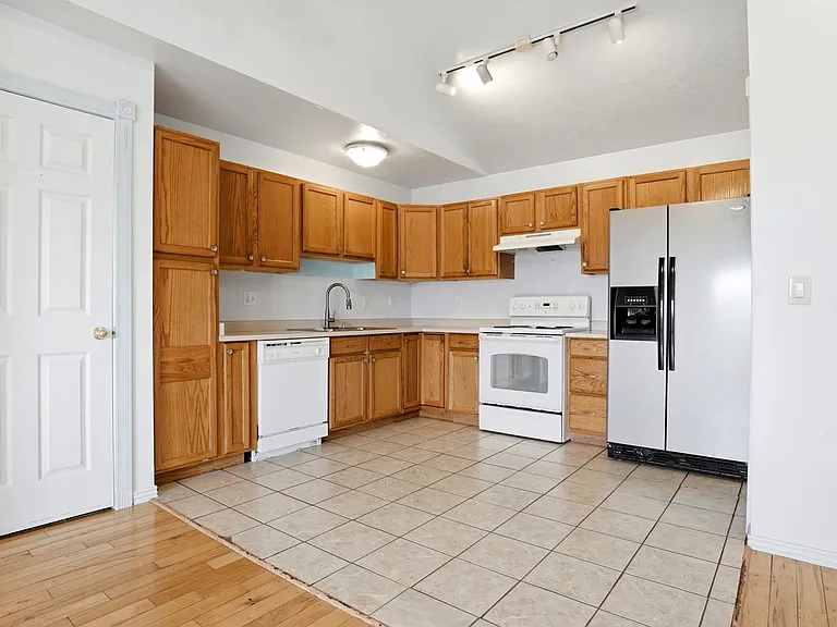 8061 W Copperfield Pl #32 — Photo 5