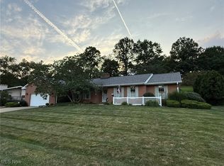 1242 Lakeview Rd NW, New Philadelphia, OH 44663