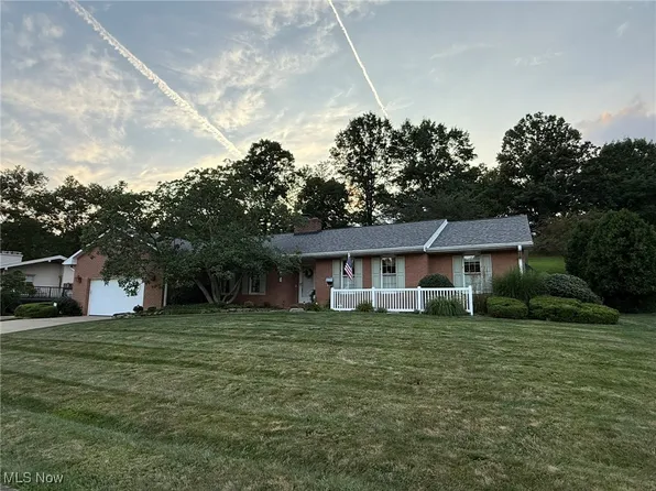 1242 Lakeview Rd NW, New Philadelphia, OH 44663