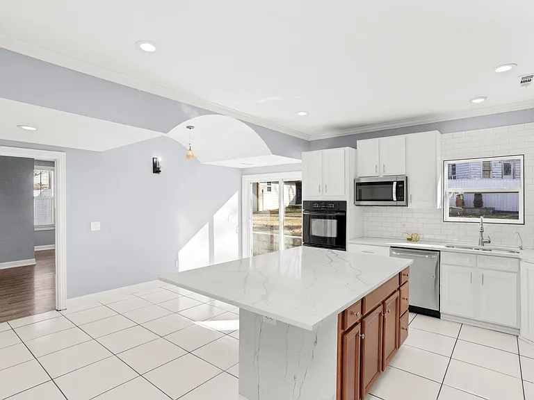 239 E Bledsoe St — Photo 19