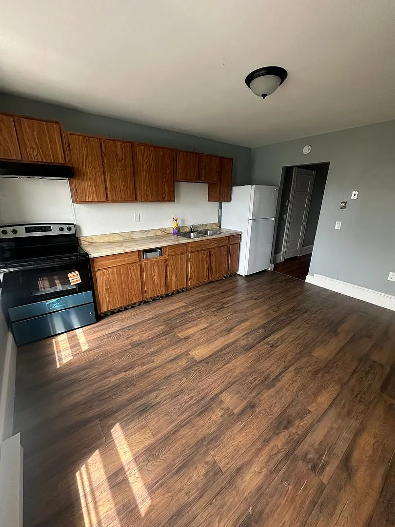 43 Prospect — Photo 1