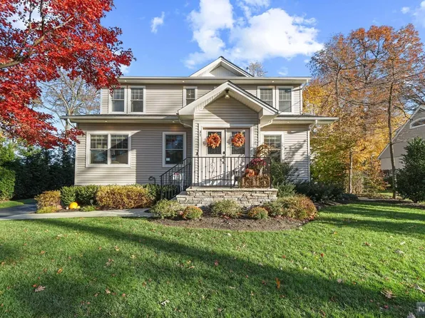 31 Prospect Ave, Emerson, NJ 07630