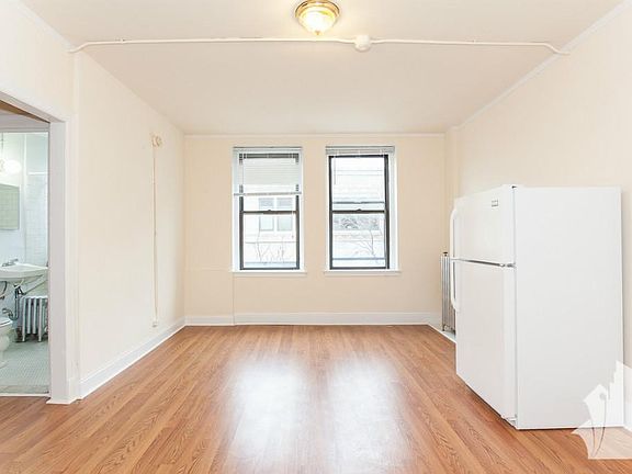 5th image of 2765 N Milwaukee Ave #116