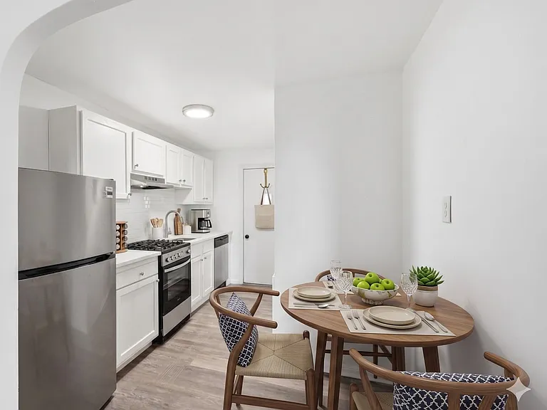126 W 9th Ave — Photo 2