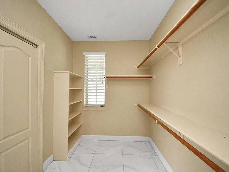 4610 Plum Forest Rd — Photo 17