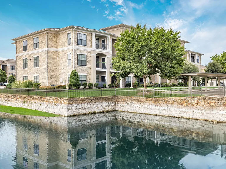 Welcome Home to Bexley Lake Forest