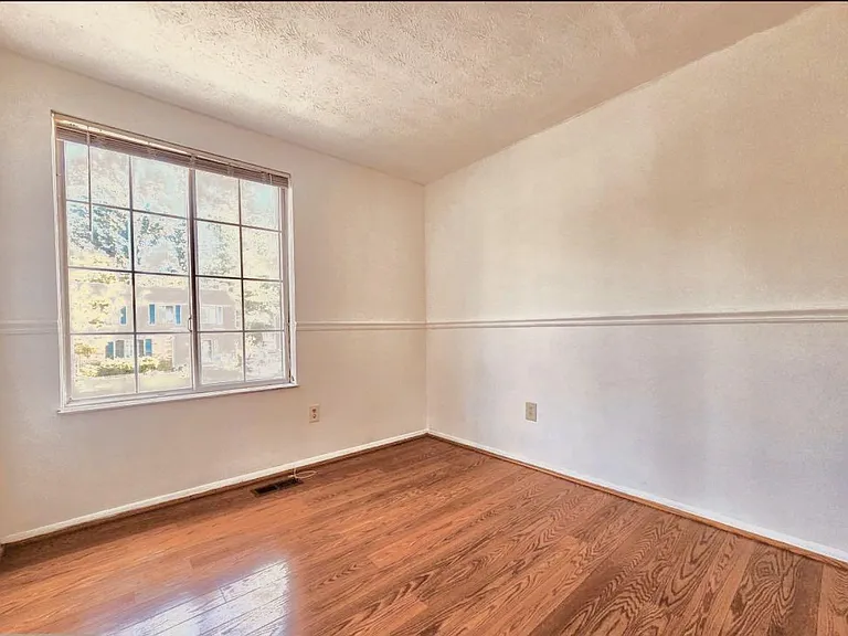 8465 Summer Breeze Ln — Photo 12