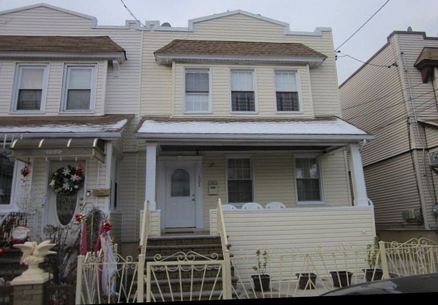 1st image of 150 Pine St