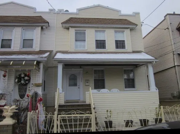 150 Pine St, Brooklyn, NY 11208