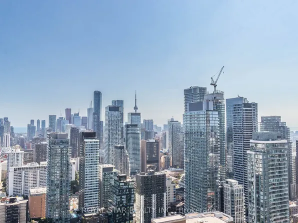 55 Charles St E #1304, Toronto, ON M4Y 1S9