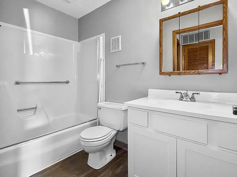 Find Your Perfect Fit at East Park Apartments! — Photo 10
