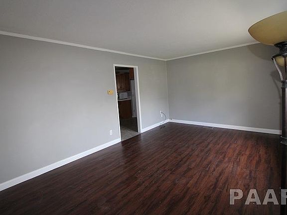 5th image of 3024 N Victoria Ave