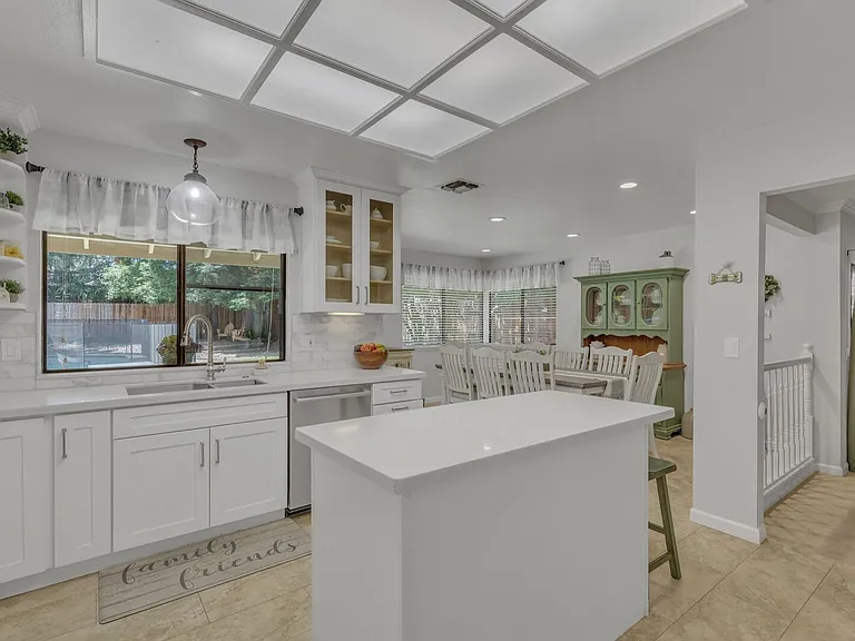 1856 Ridgeview Dr — Photo 9