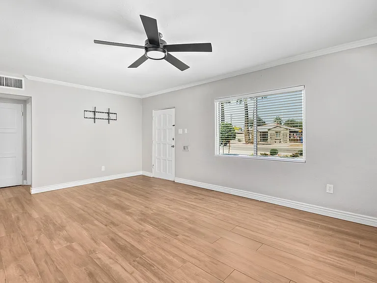 527 E Whitton Ave — Photo 11