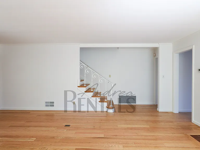 5555 Harbord Dr — Photo 7