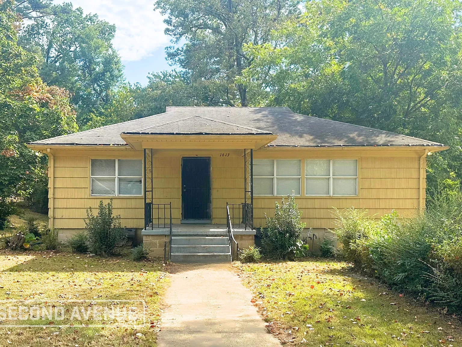 3 bed, 1.0 bath, 1200 sqft, $999 — Photo 1