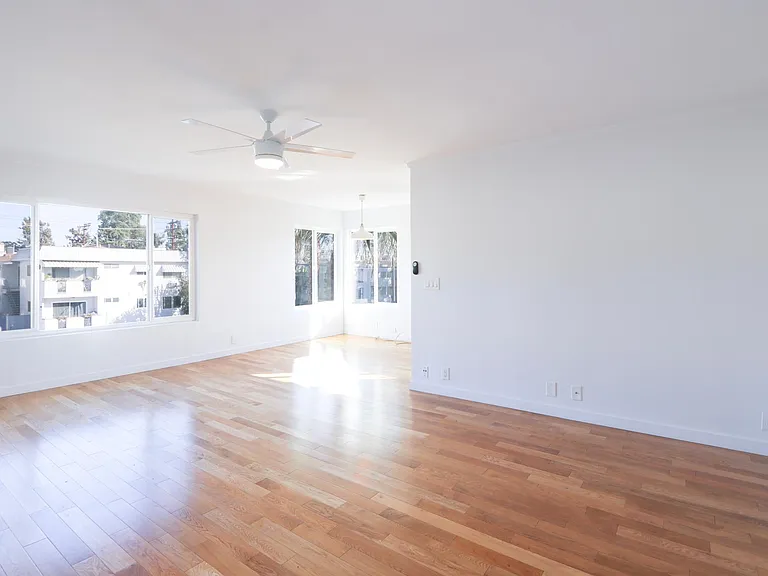 609 N Hayworth Ave #105 — Photo 1