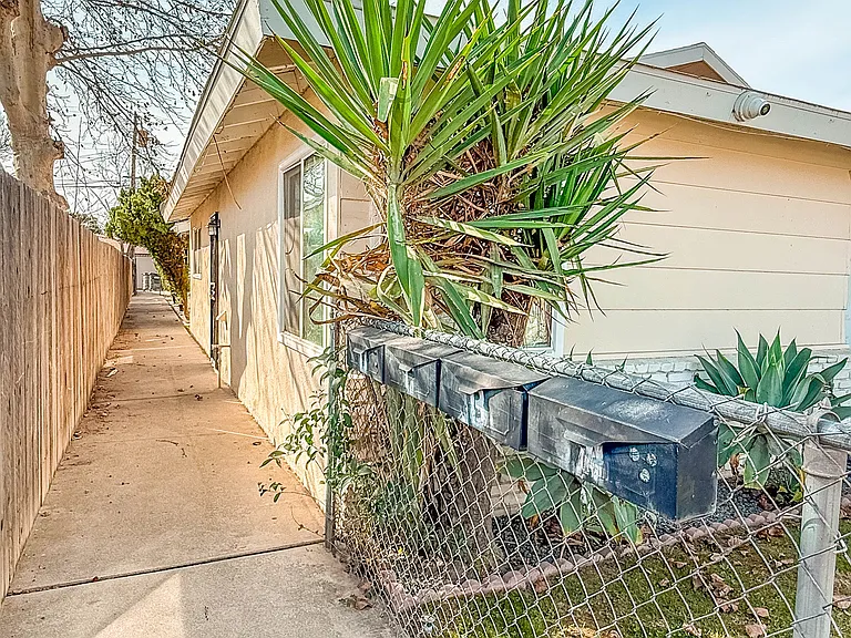 609 Grace St #D — Photo 3