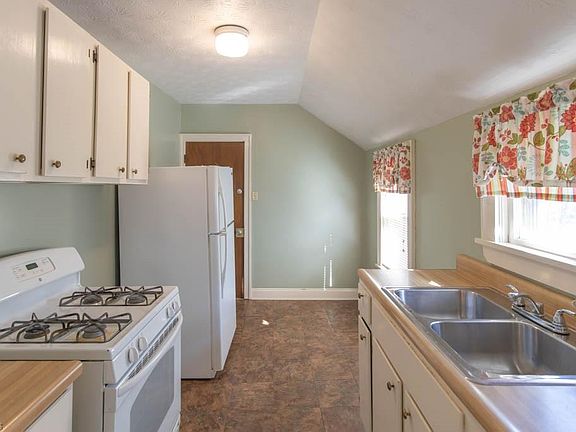 5th image of 3824 Archwood Ave