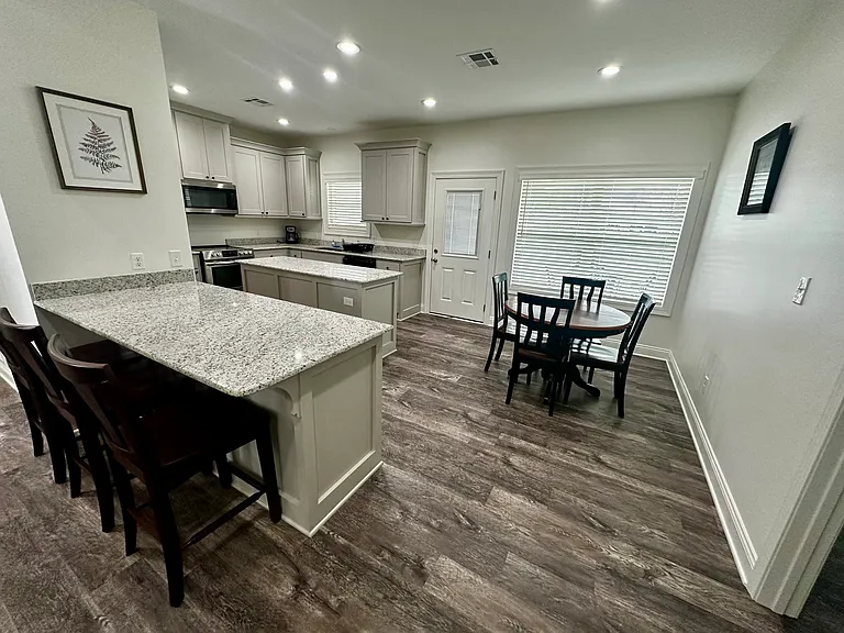 2310 Timberlane Dr — Photo 4
