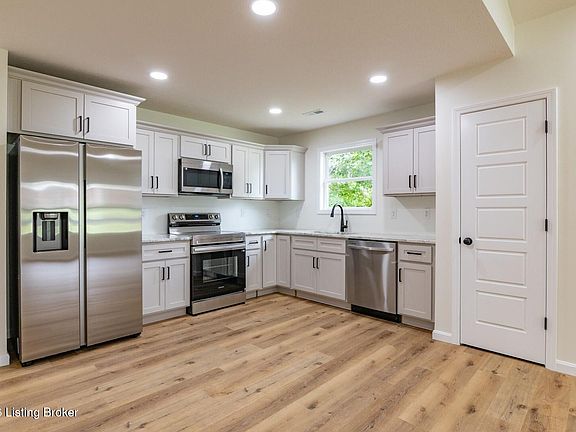 5th image of 114 E Main St