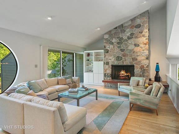 3rd image of 2 Kingswood Ct