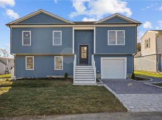 27 Hudson St, Tiverton, RI 02878