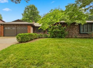 934 La Bonne Pkwy, Ballwin, MO 63021