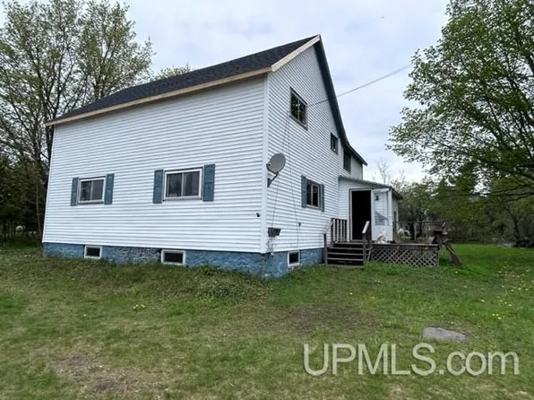 25614 A St, Calumet, MI 49913