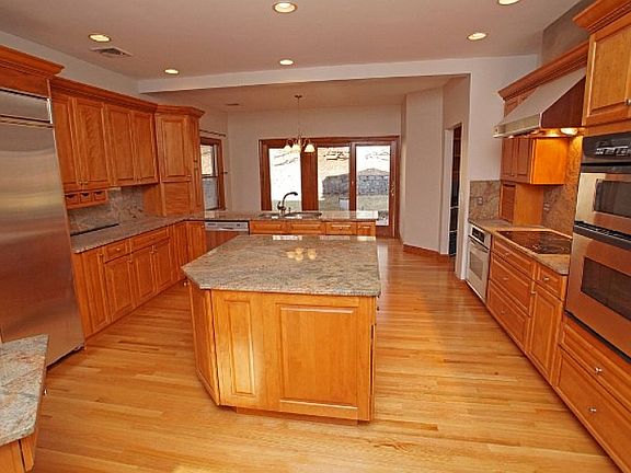 Spacious Granite Kitchen 