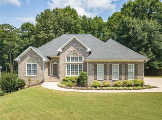1114 Maple Creek Rdg, Loganville, GA 30052
