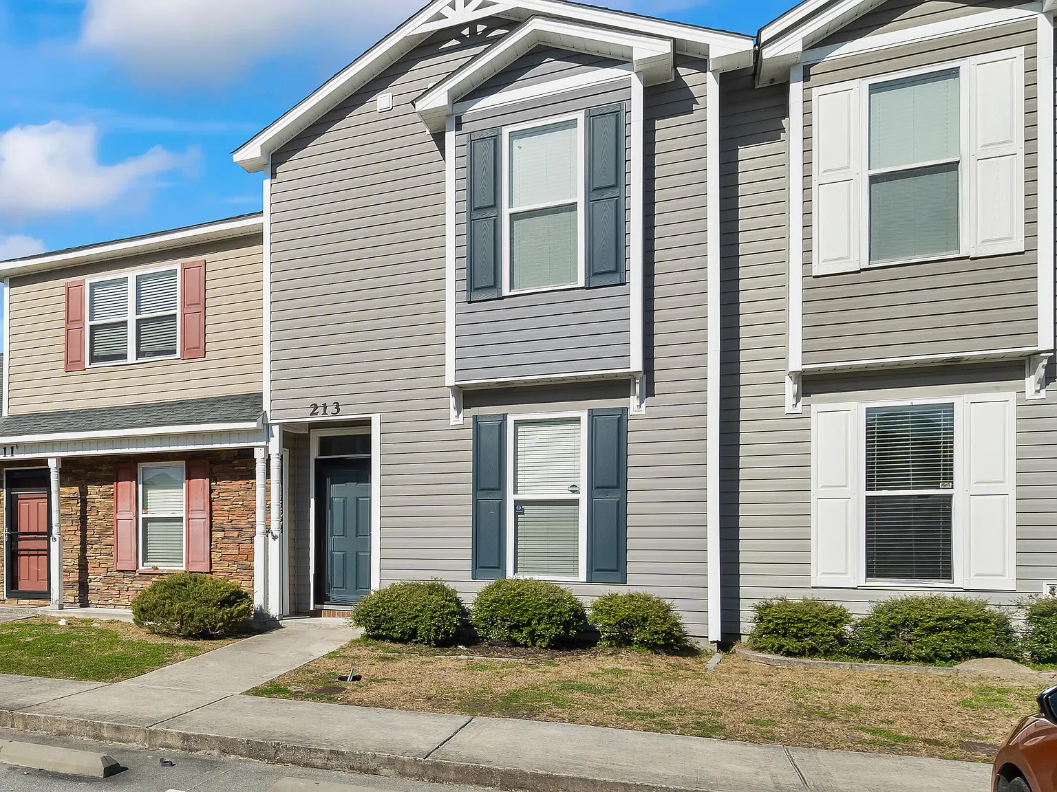 2 bed, 2.5 bath, $1,300 — Photo 2
