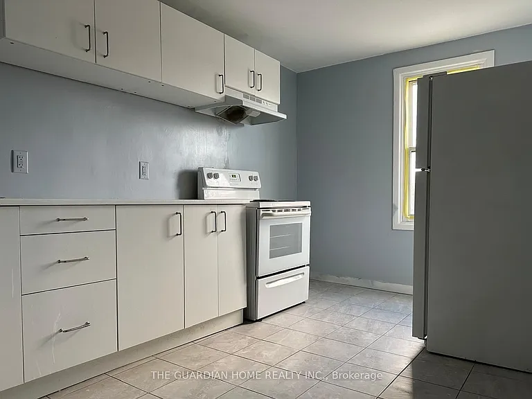 1525 Barton St E #2 — Photo 2